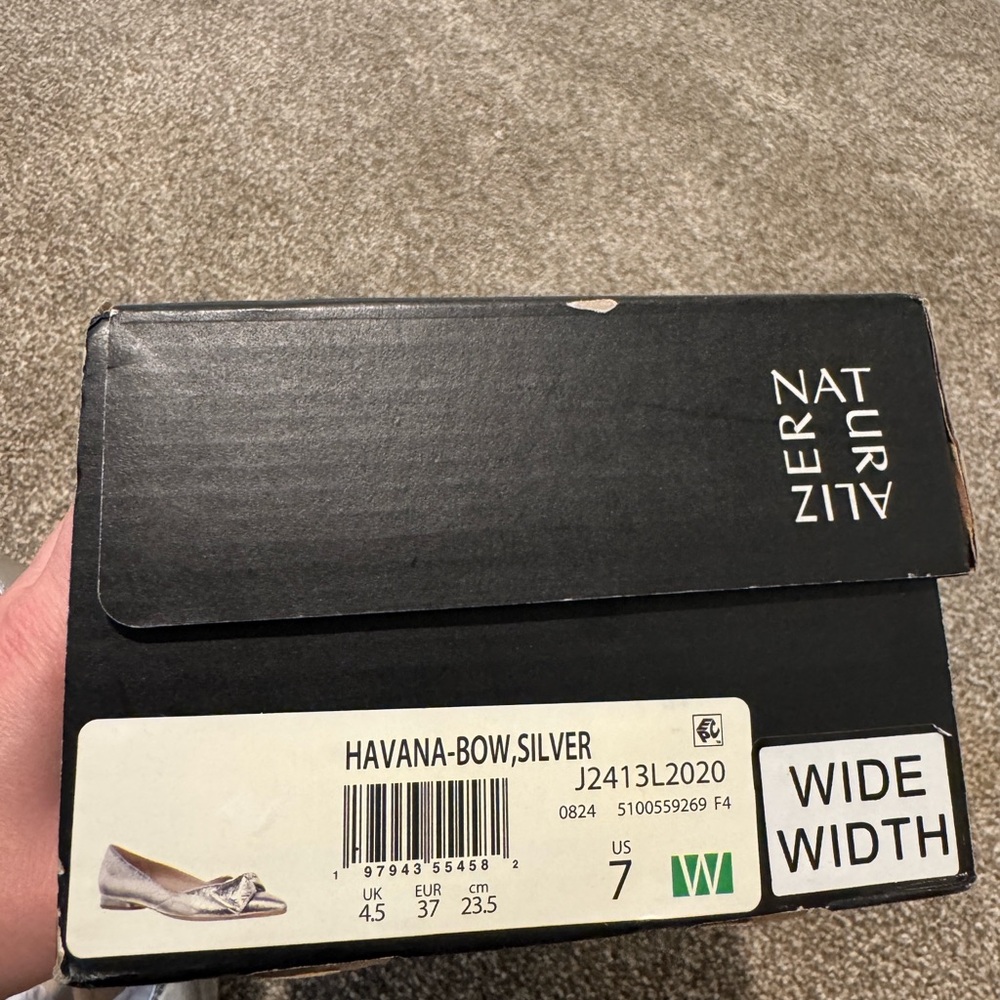 Naturalizer Metallic Silver Bow Flats - Picture 2 of 4